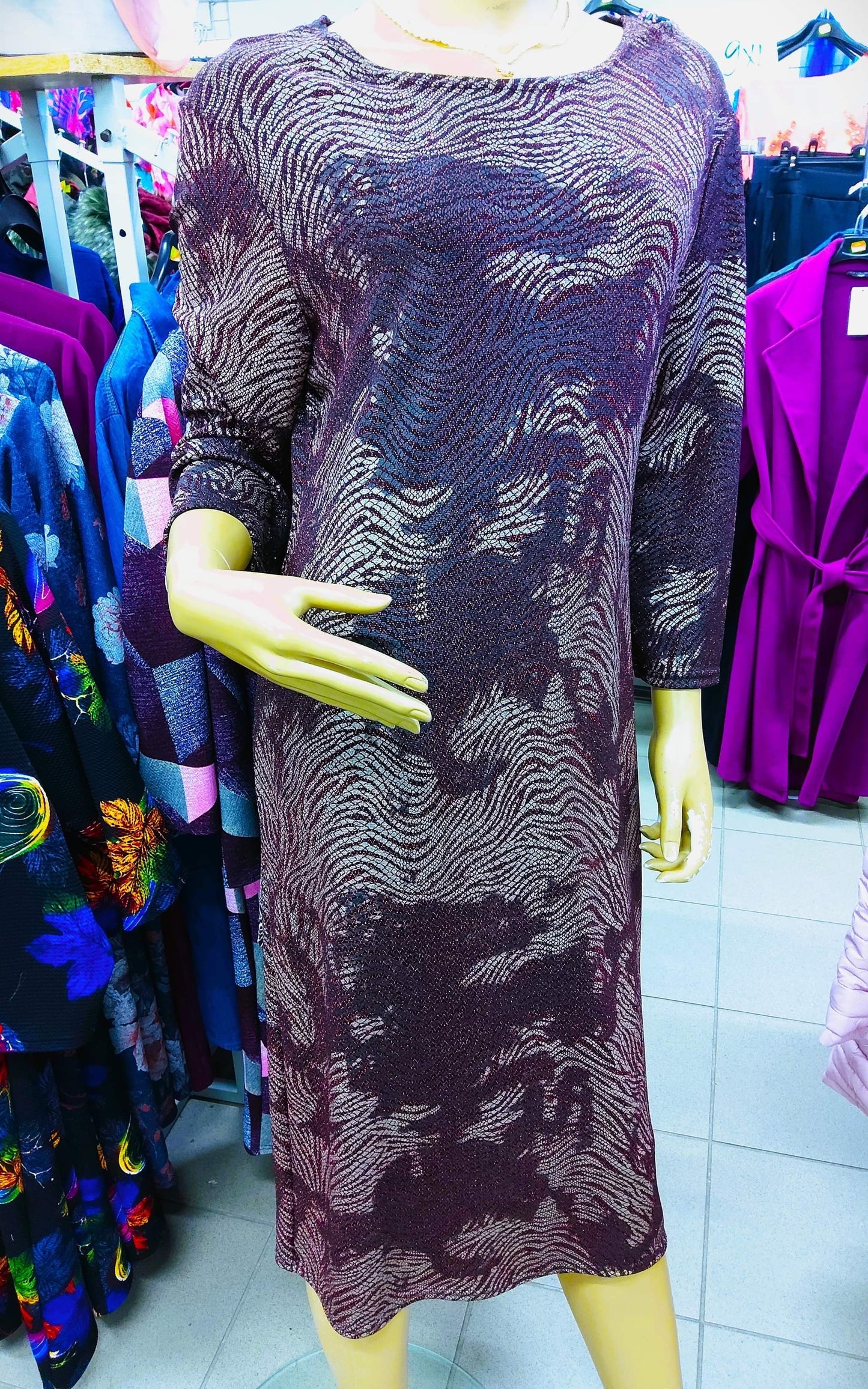 PLUSS SUURUSES TUMEPUNANE VENIV KLEIT SÄDELUSEGA